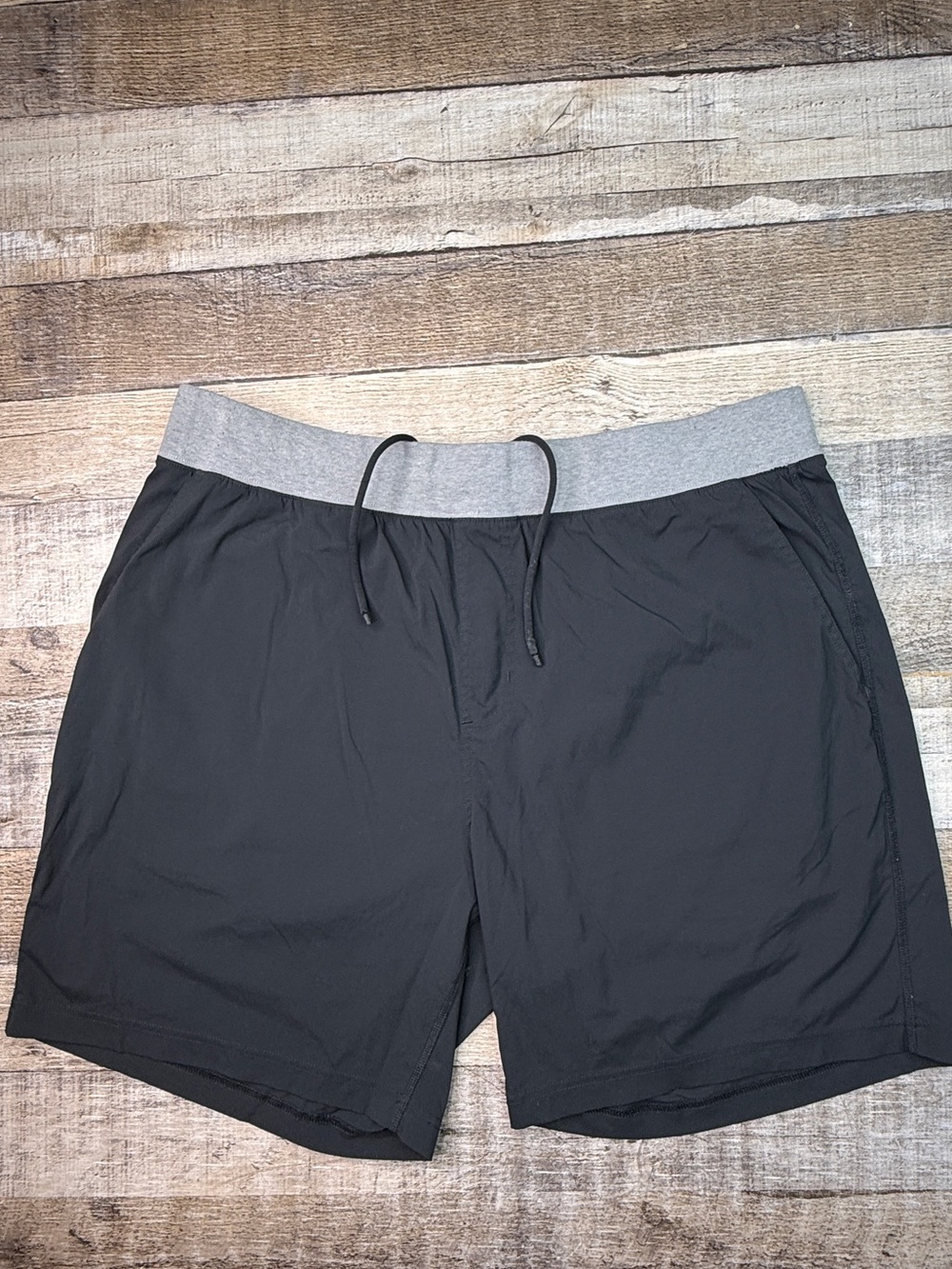 Rhone Bullit OG Men's XL Black Athletic Shorts with Gray Elastic Waistband 7”
